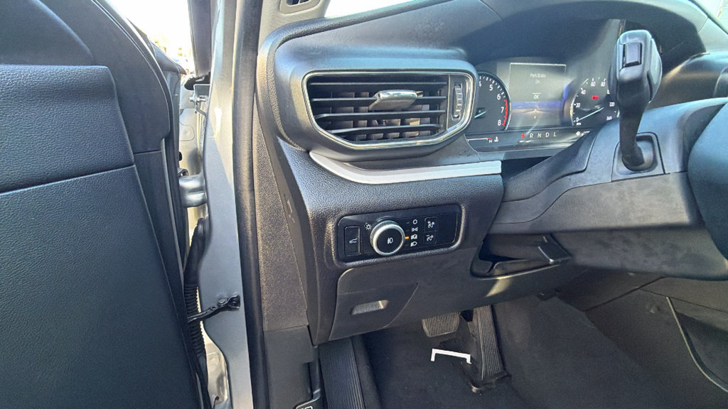 Certified 2023 Ford Explorer XLT w/ Equipment Group 202A RWD image 8
