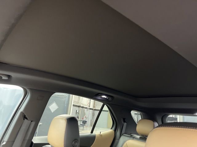 Used 2023 Chevrolet Equinox Premier image 11