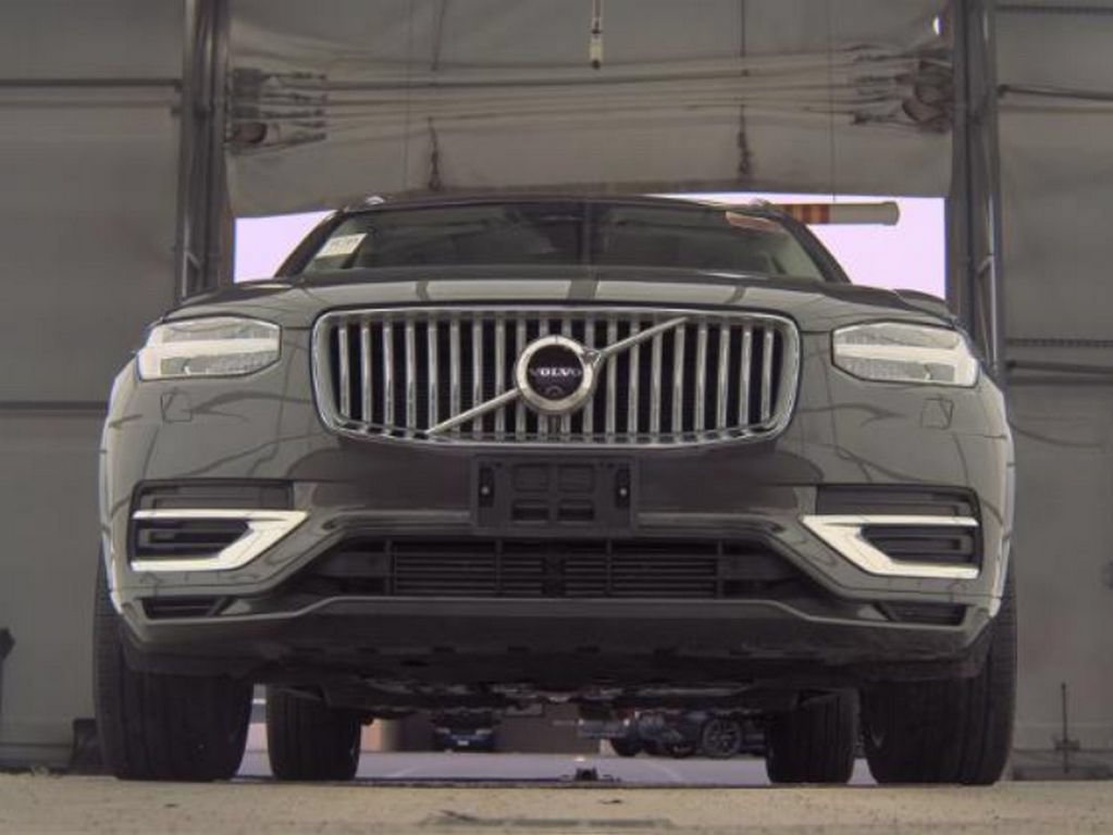 Used 2024 Volvo XC90 T8 Plus AWD/4WD image 3