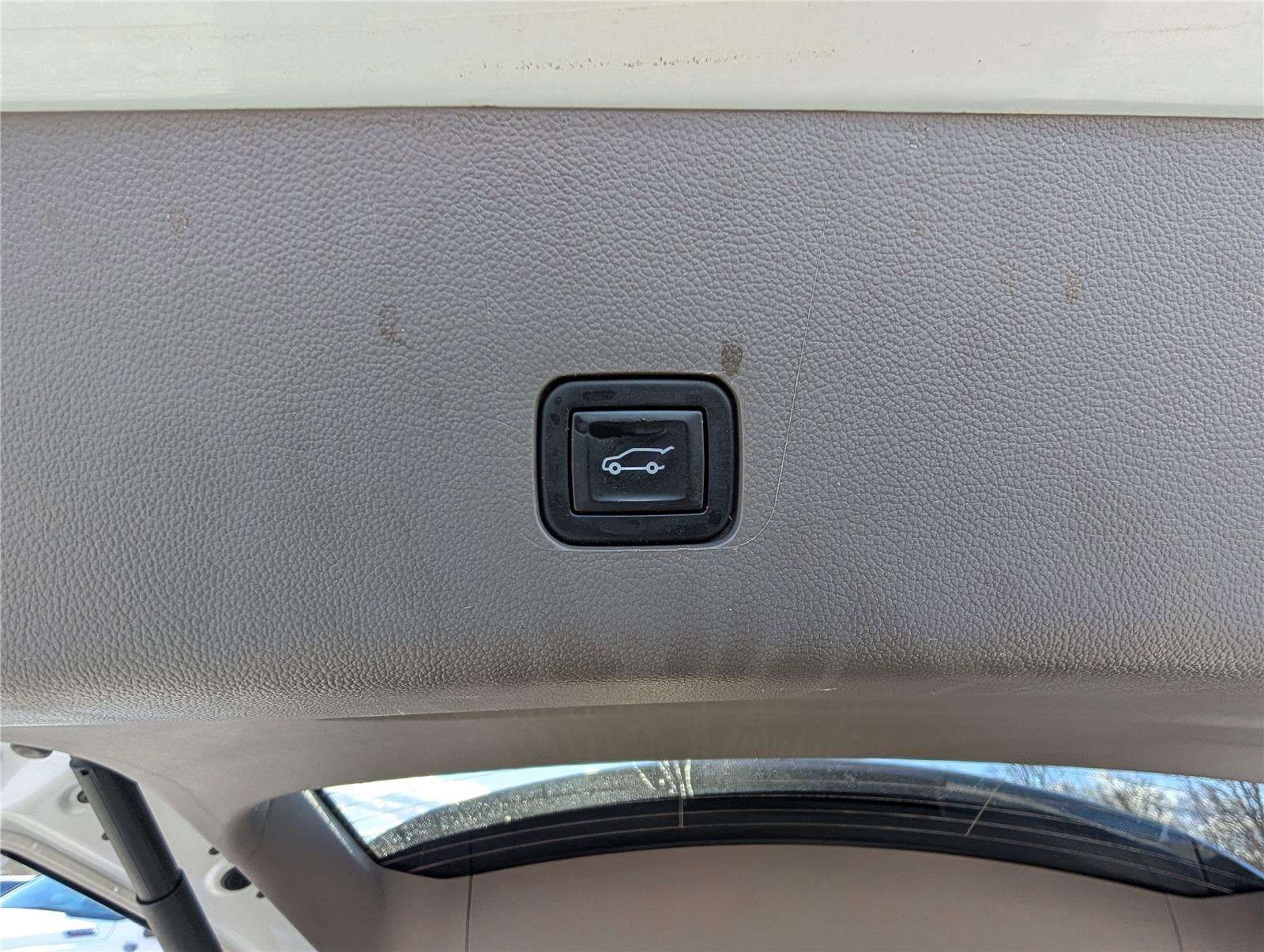 Used 2021 Chevrolet Traverse LT image 13