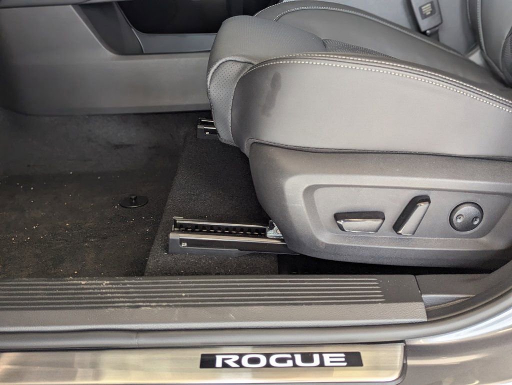 New 2026 Nissan Rogue Platinum image 14