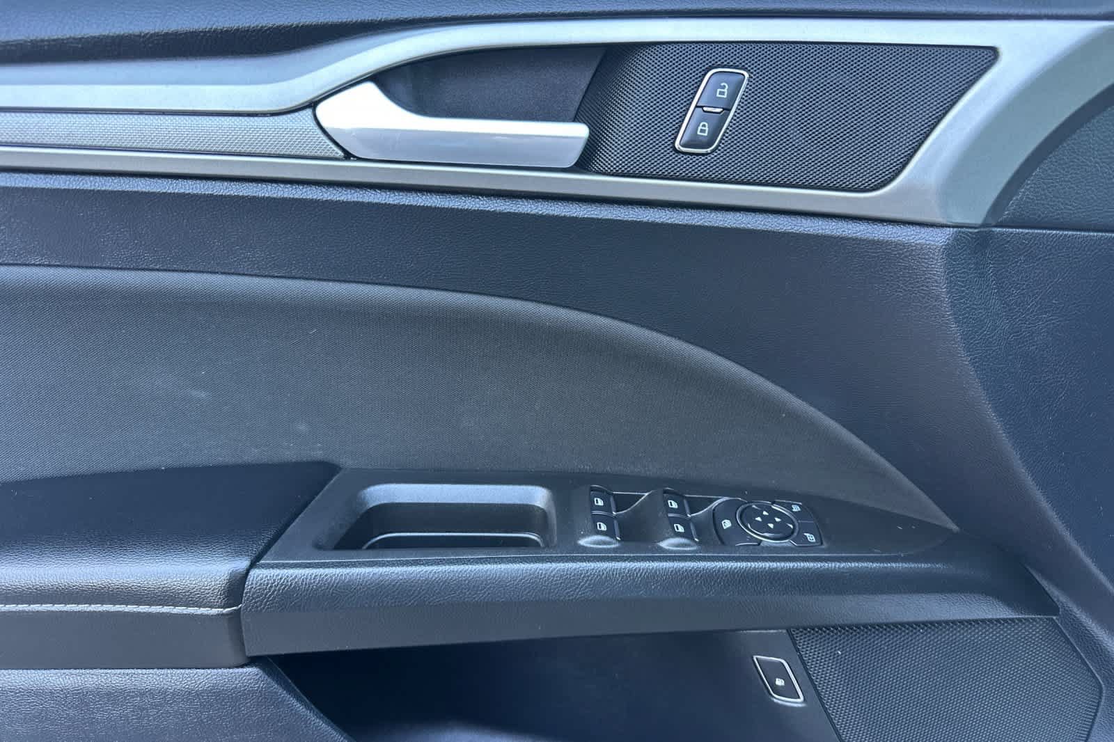 Certified 2020 Ford Fusion SE FWD image 12