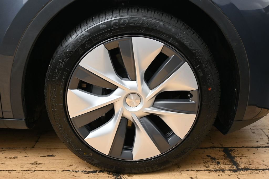 Used 2023 Tesla Model Y Long Range AWD/4WD image 13