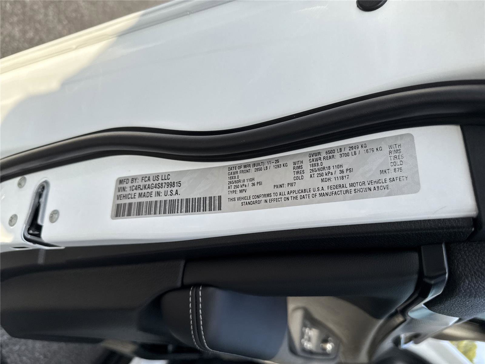 New 2025 Jeep Grand Cherokee L Laredo w/ Luxury Tech Group I image 36