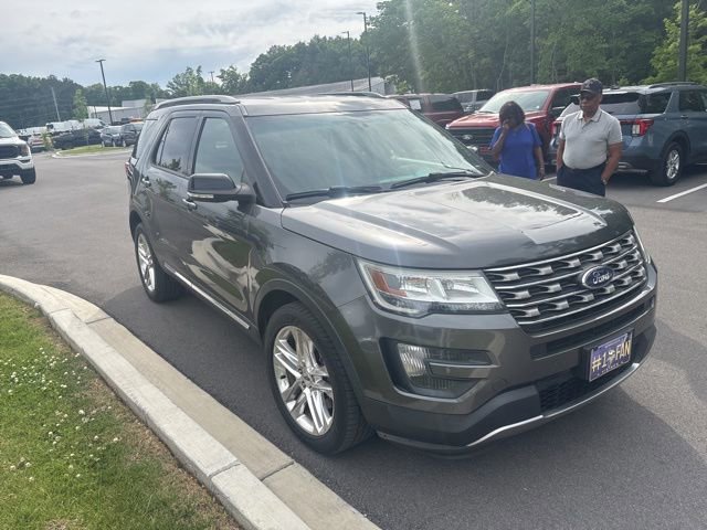 Used 2016 Ford Explorer XLT w/ Equipment Group 202A AWD/4WD image 8