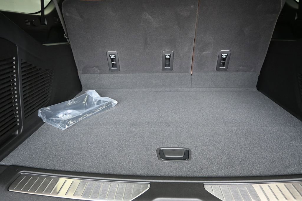 New 2026 Chevrolet Suburban High Country RWD image 40