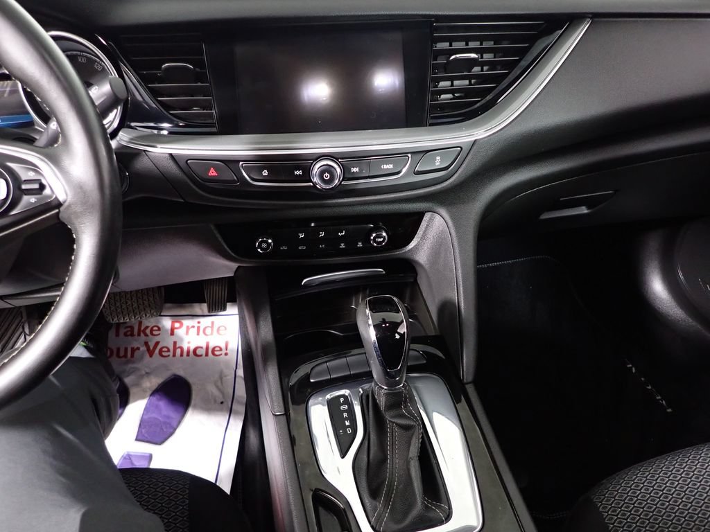 Used 2018 Buick Regal Preferred w/ Sights and Sounds Package FWD image 27