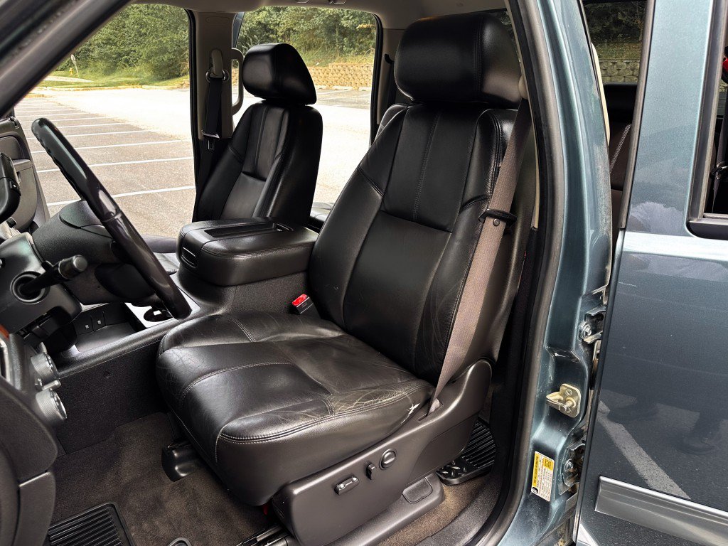 Used 2011 Chevrolet Silverado 1500 LTZ w/ LTZ Plus Package AWD/4WD image 18