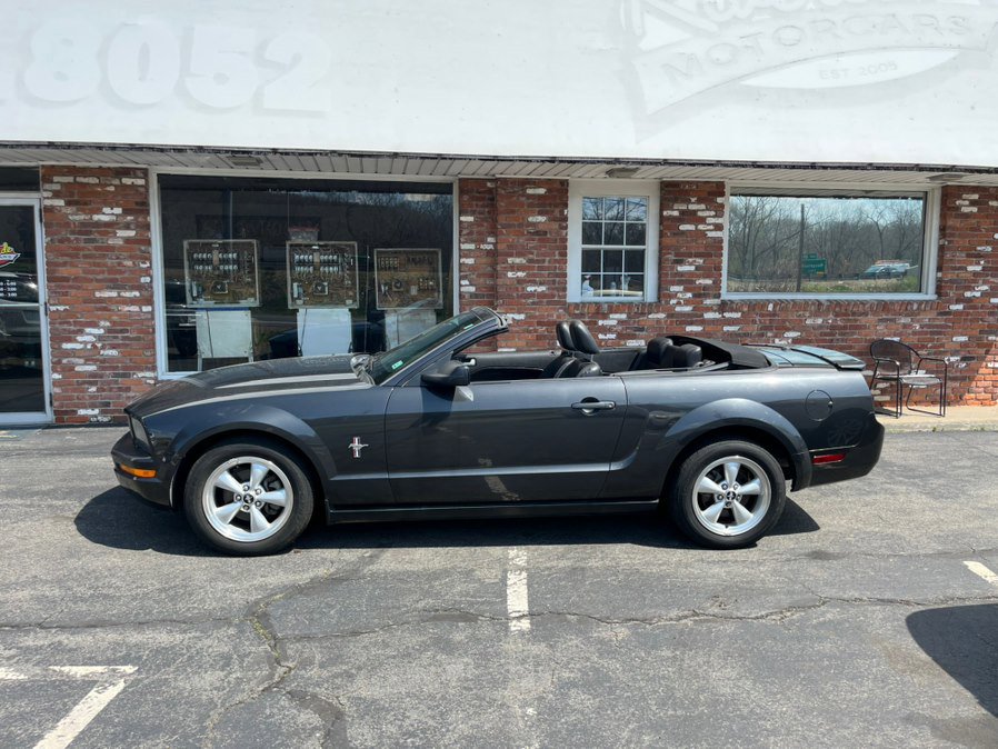 Used 2008 Ford Mustang Premium RWD image 2