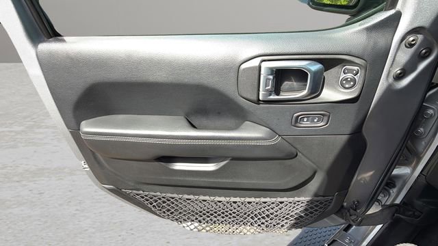Used 2018 Jeep Wrangler Unlimited Sahara image 18