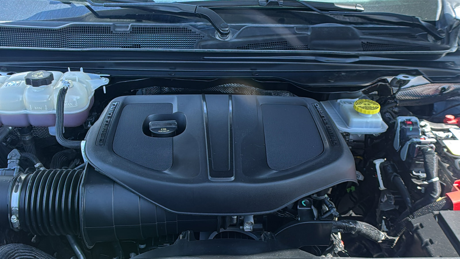 Used 2025 RAM 1500 Laramie AWD/4WD image 13