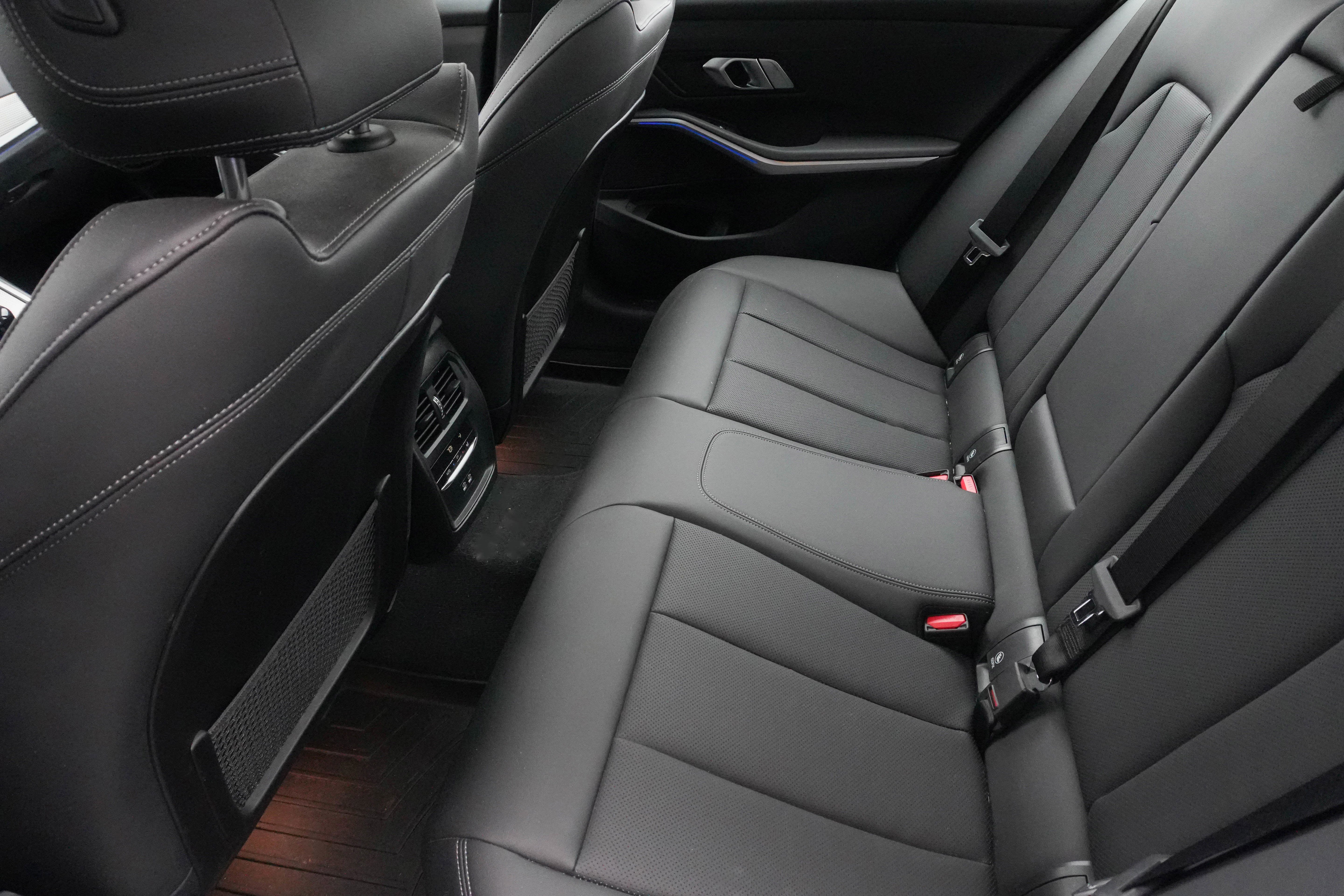 Used 2022 BMW 330i Sedan w/ M Sport Package image 35