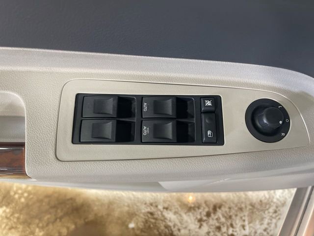Used 2005 Chrysler 300 C w/ Protection Group II RWD image 13
