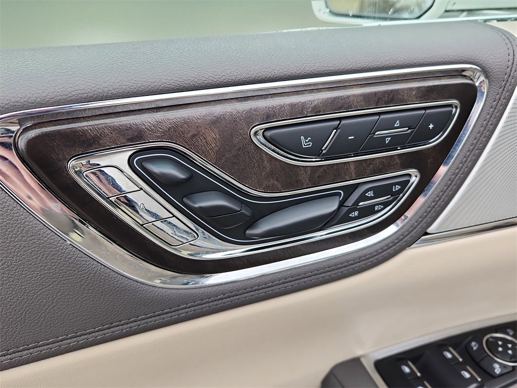 Used 2020 Lincoln Continental Reserve w/ Luxury Package image 10