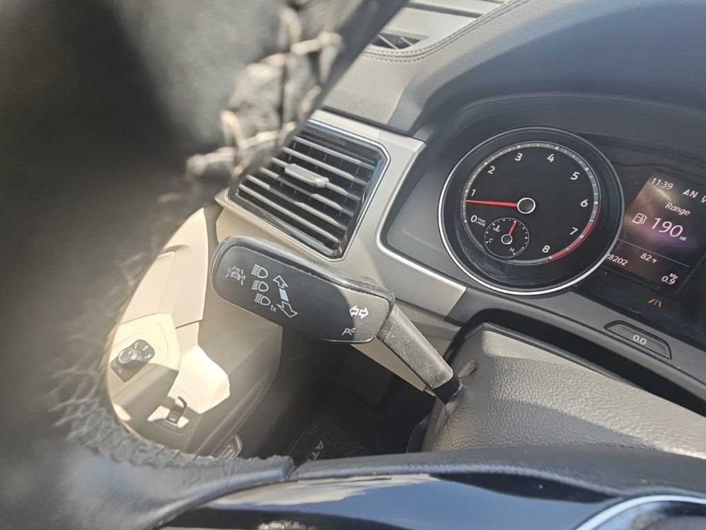 Used 2018 Volkswagen Atlas SEL FWD image 40