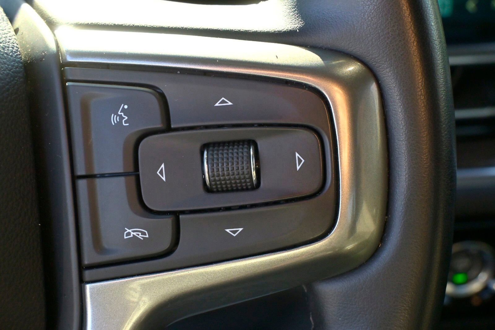 Used 2023 Chevrolet Silverado 1500 LT image 28