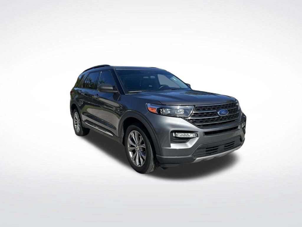 Used 2024 Ford Explorer XLT w/ Equipment Group 202A AWD/4WD image 2