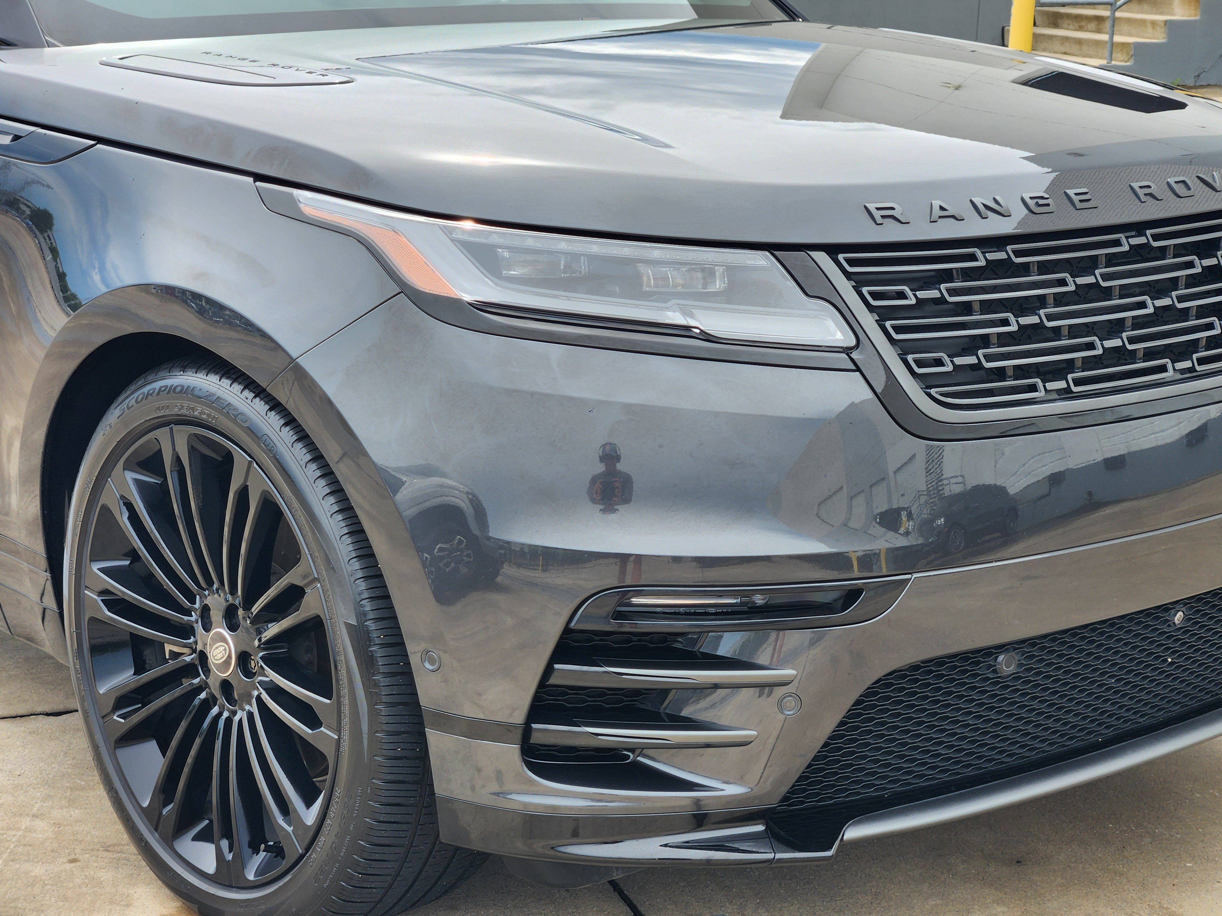 Certified 2026 Land Rover Range Rover Velar Dynamic SE AWD/4WD image 8