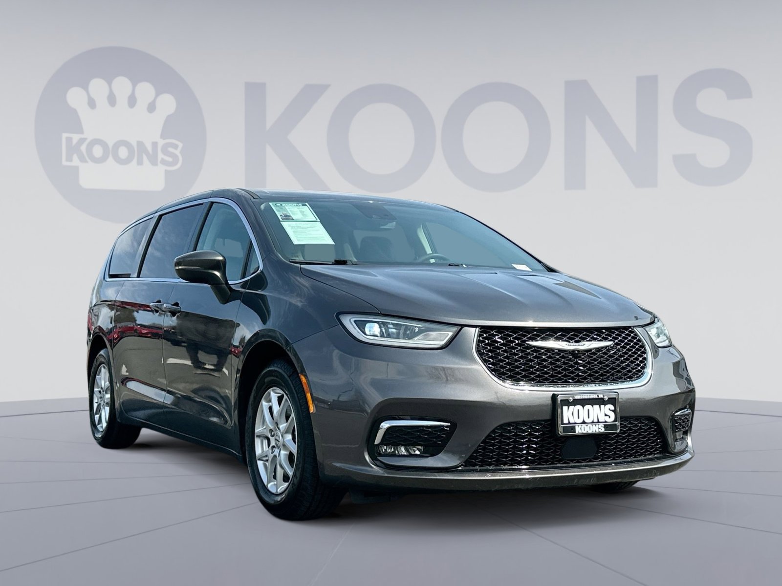 Used 2023 Chrysler Pacifica Touring-L image 10