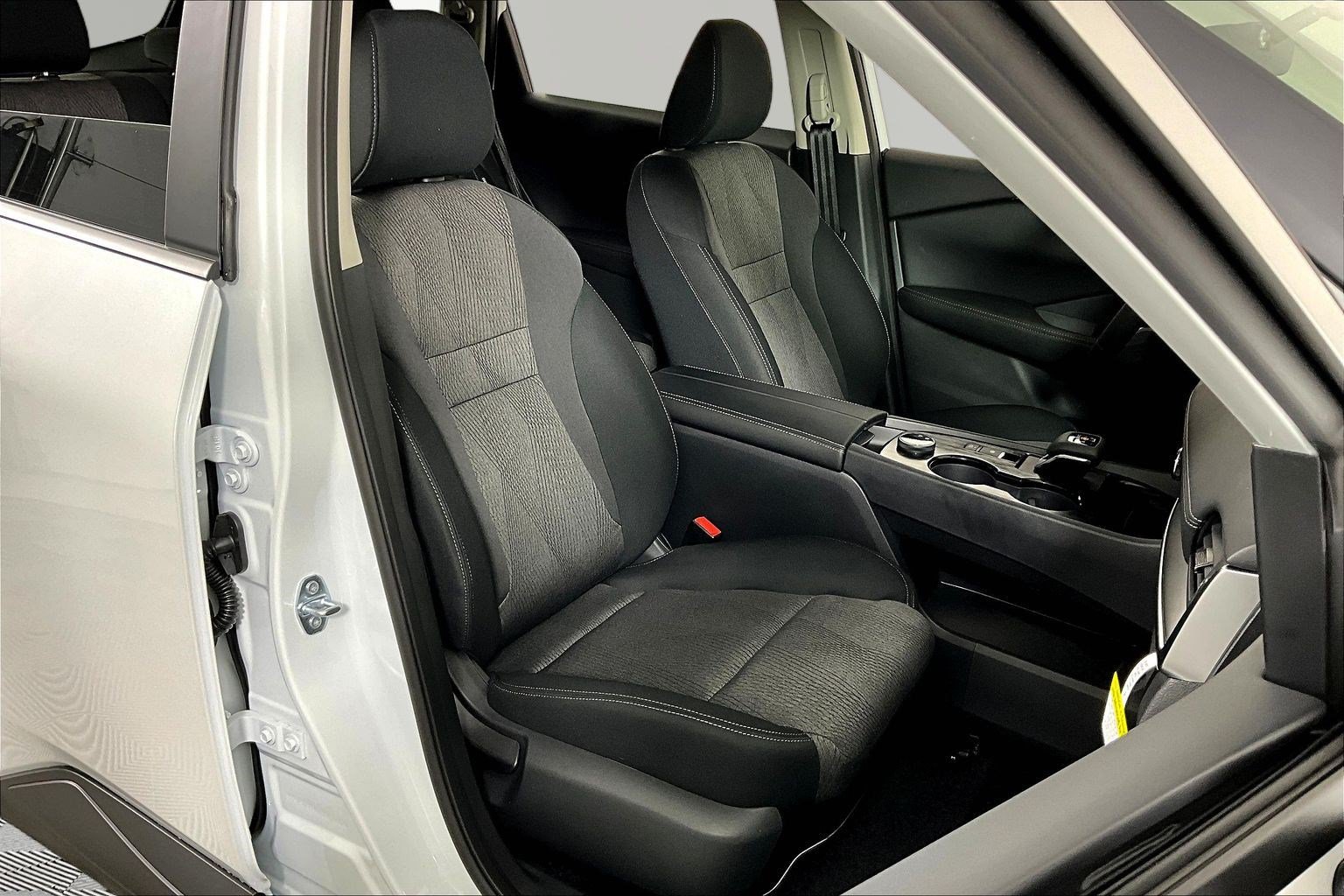 New 2026 Nissan Rogue SV w/ Cold Weather Package AWD/4WD image 18
