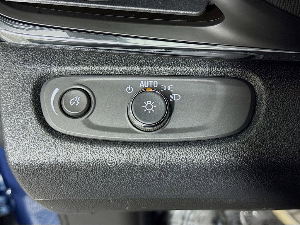 Used 2025 Buick Envista Preferred w/ Convenience I Package image 12