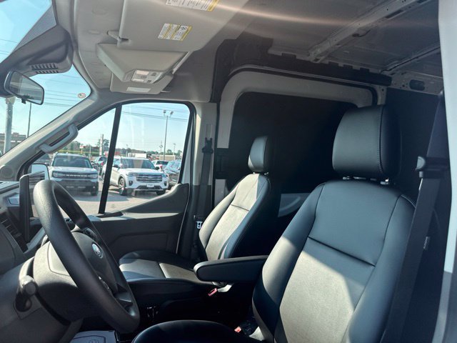 New 2026 Ford Transit 250 148 Medium Roof w/ Load Area Protection Package RWD image 32