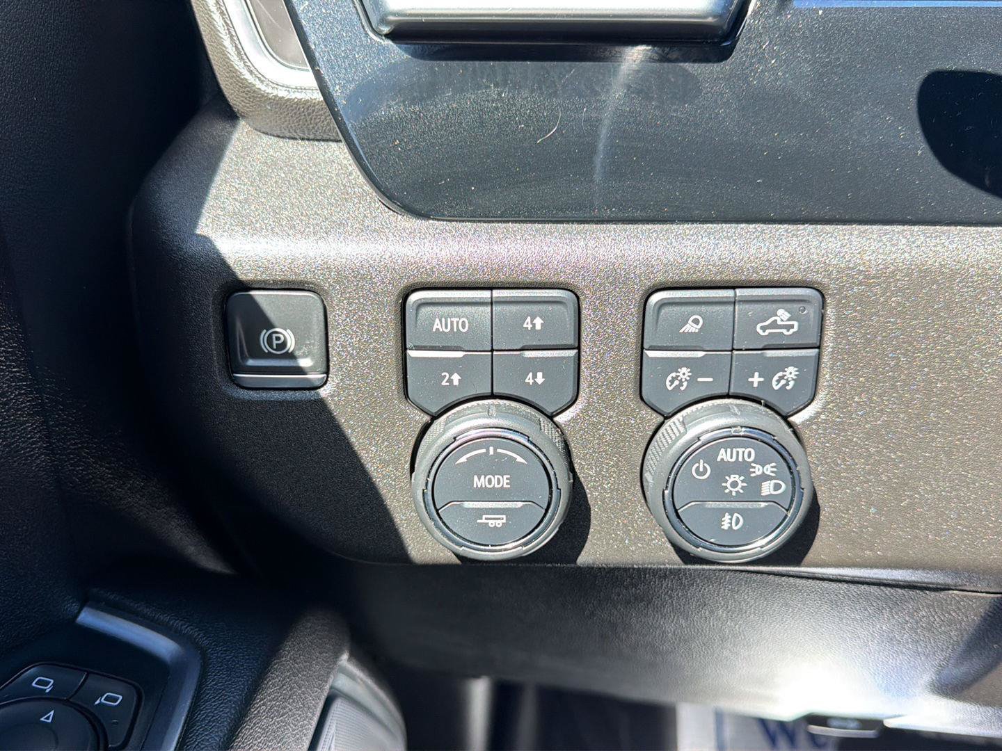 Used 2024 Chevrolet Silverado 1500 High Country w/ Midnight Edition AWD/4WD image 12