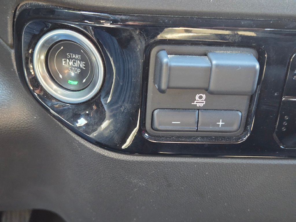 Used 2025 GMC Sierra 1500 SLT AWD/4WD image 29