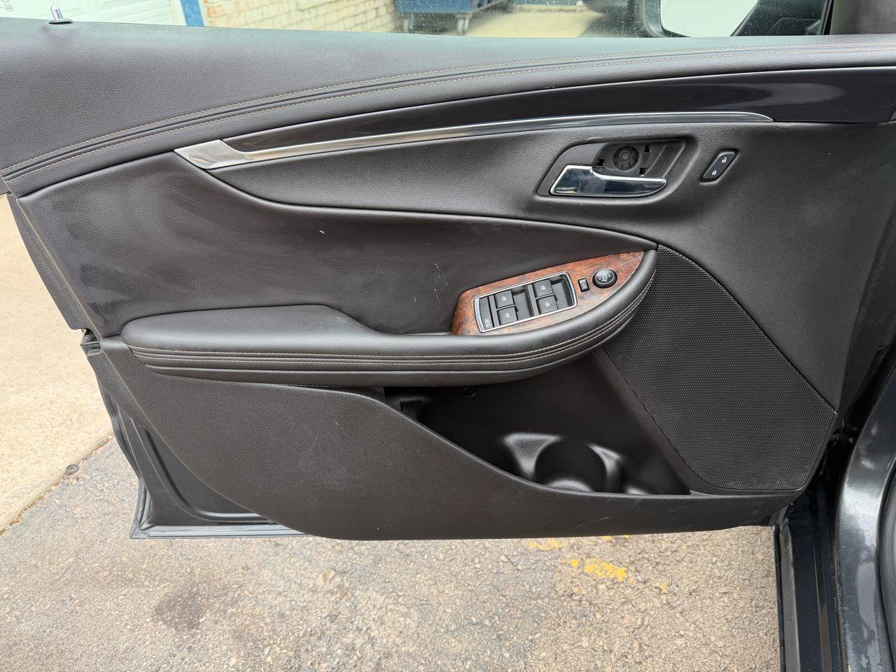 Used 2015 Chevrolet Impala LT w/ Convenience Package FWD image 12