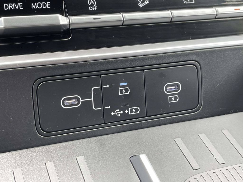 Certified 2025 Hyundai Santa Fe SE FWD image 19