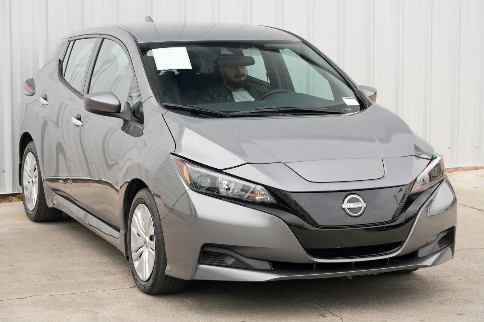 Used 2025 Nissan Leaf S image 46