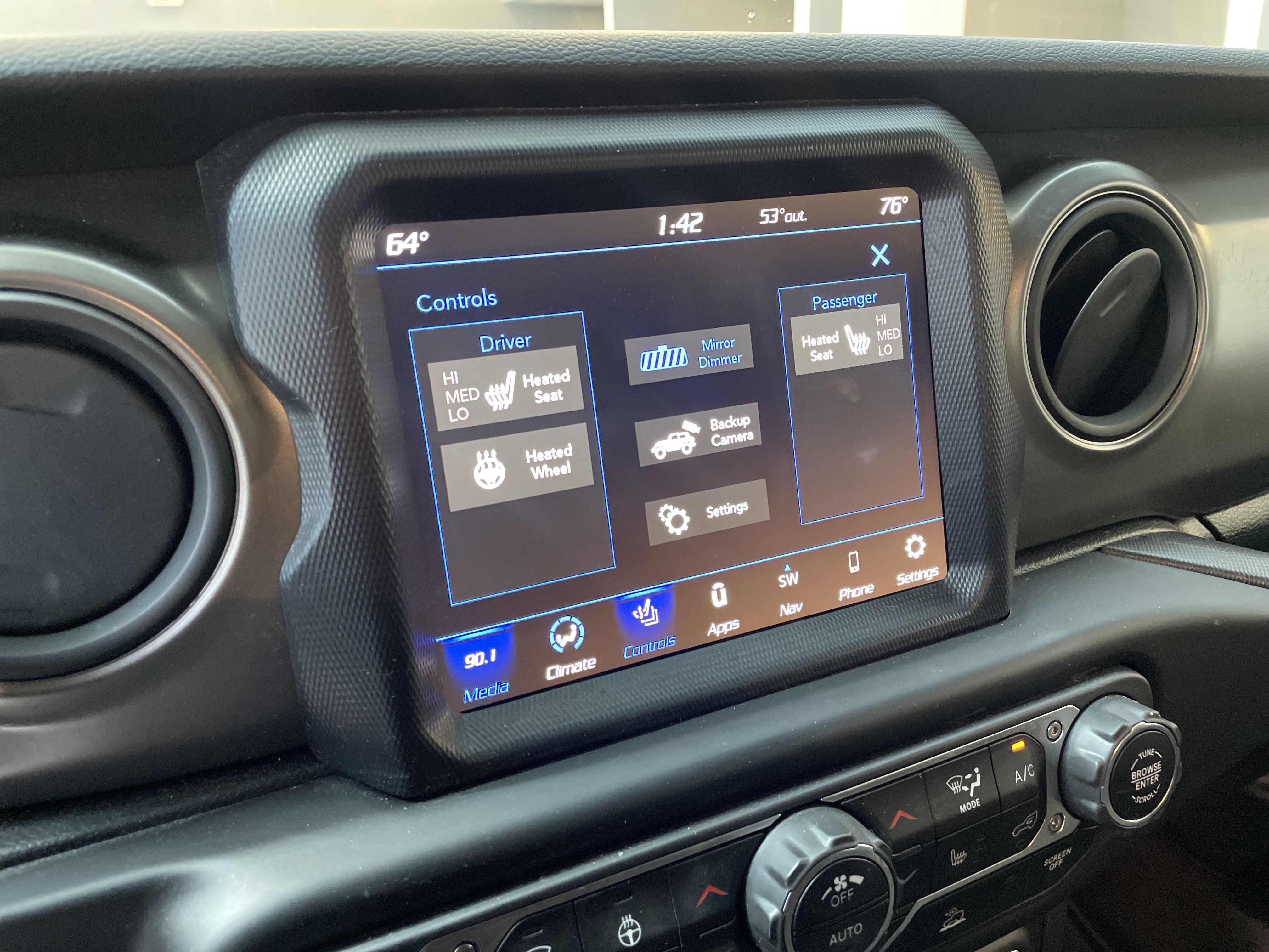 Used 2023 Jeep Wrangler Unlimited w/ Sun & Screen Package image 47