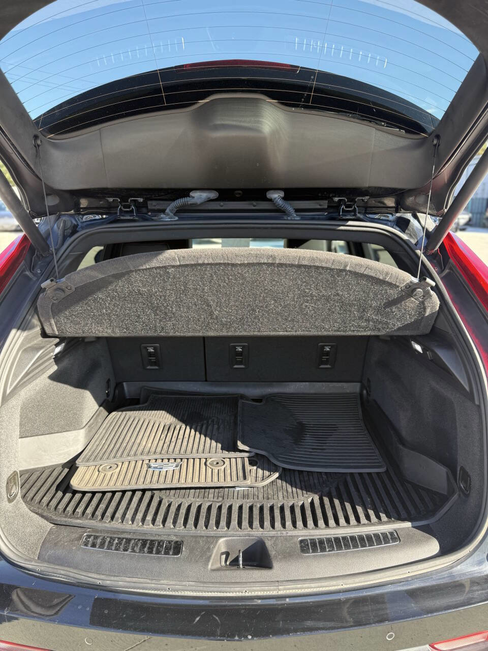 Used 2020 Cadillac XT4 Premium Luxury w/ Cold Weather Package image 13