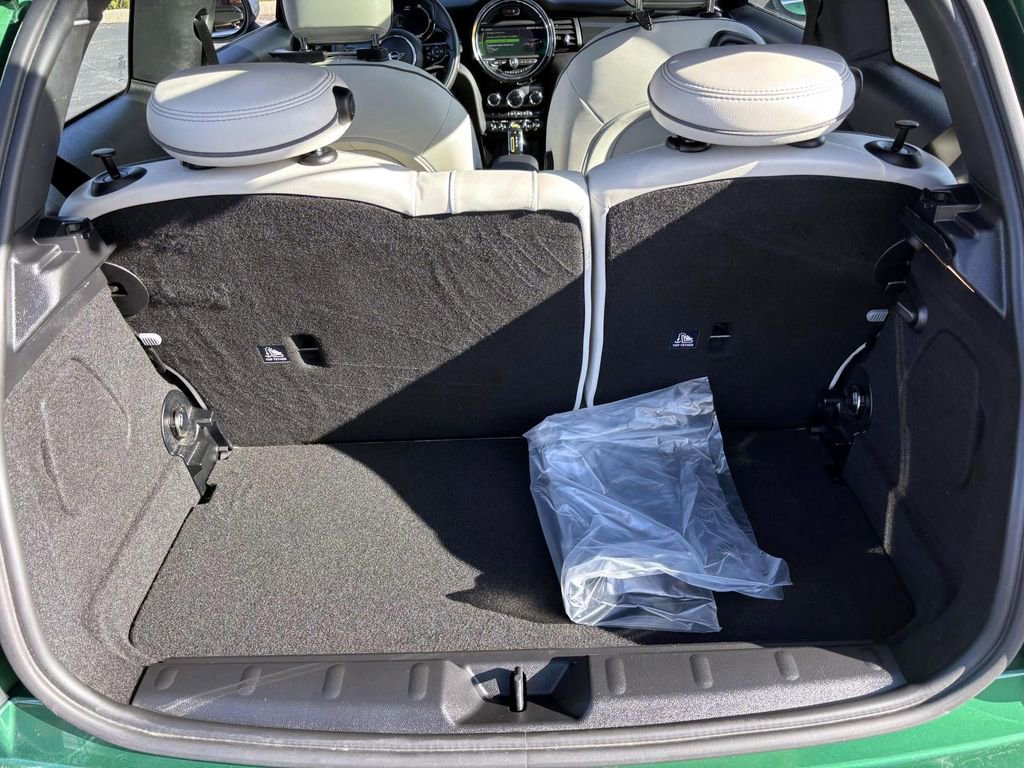 Used 2021 MINI Cooper SE w/ 8.8" Touchscreen Nav Package image 9