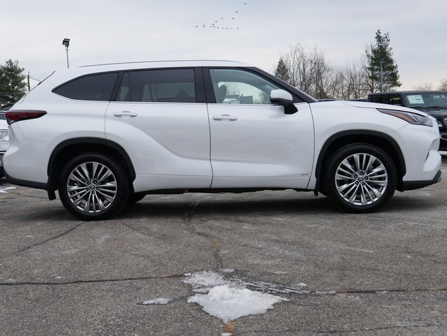Used 2024 Toyota Highlander Platinum image 7