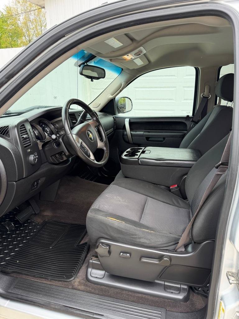 Used 2013 Chevrolet Silverado 2500 LT w/ Interior Plus Package AWD/4WD image 10