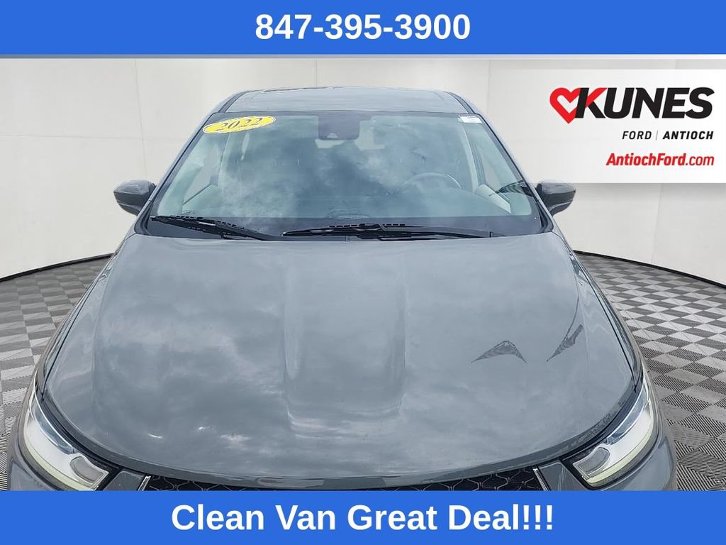 Used 2022 Chrysler Pacifica Touring-L w/ Uconnect Theater Family Group FWD image 3