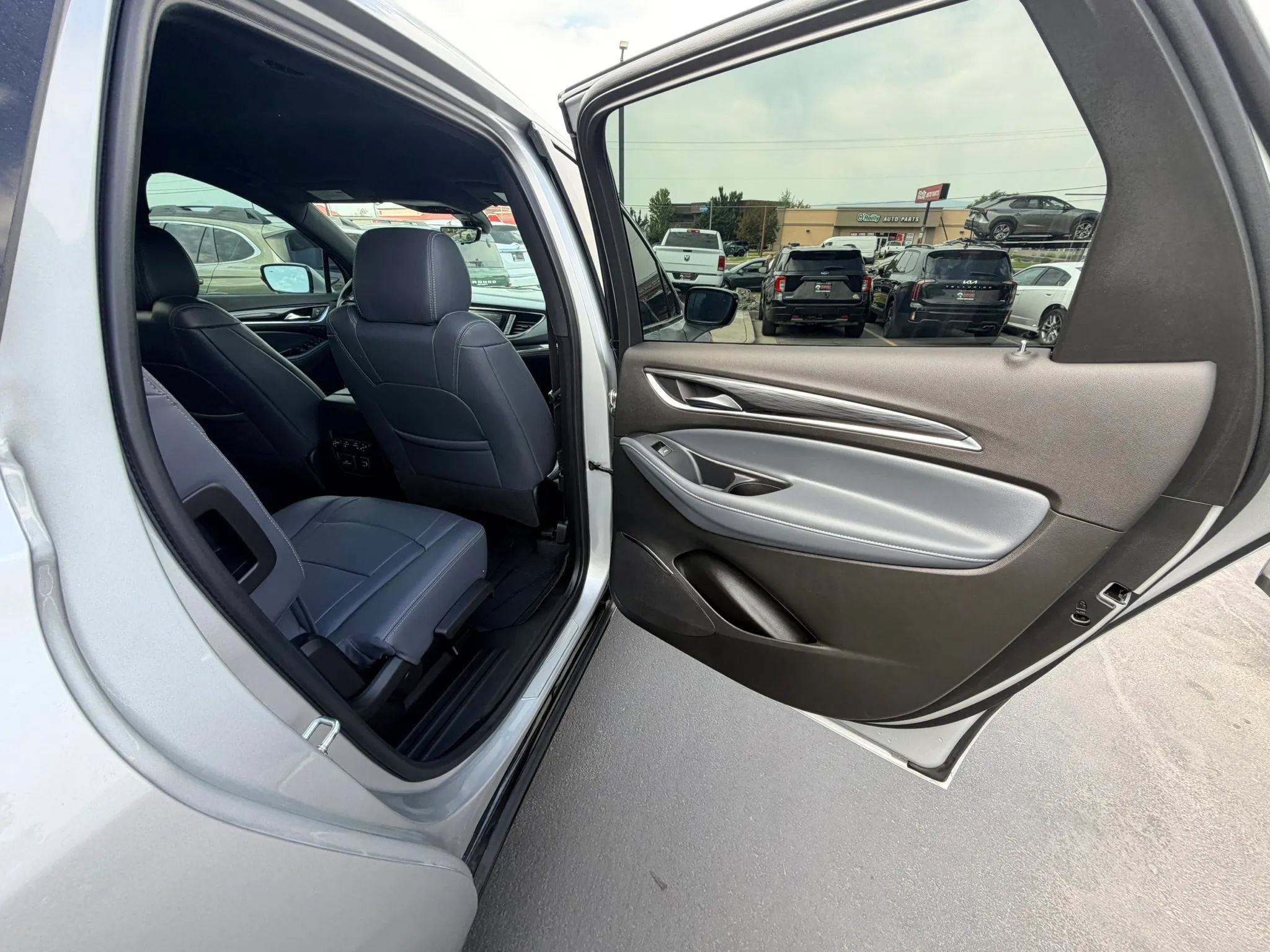 Used 2022 Buick Enclave Premium w/ Surround and Sites Package AWD/4WD image 24