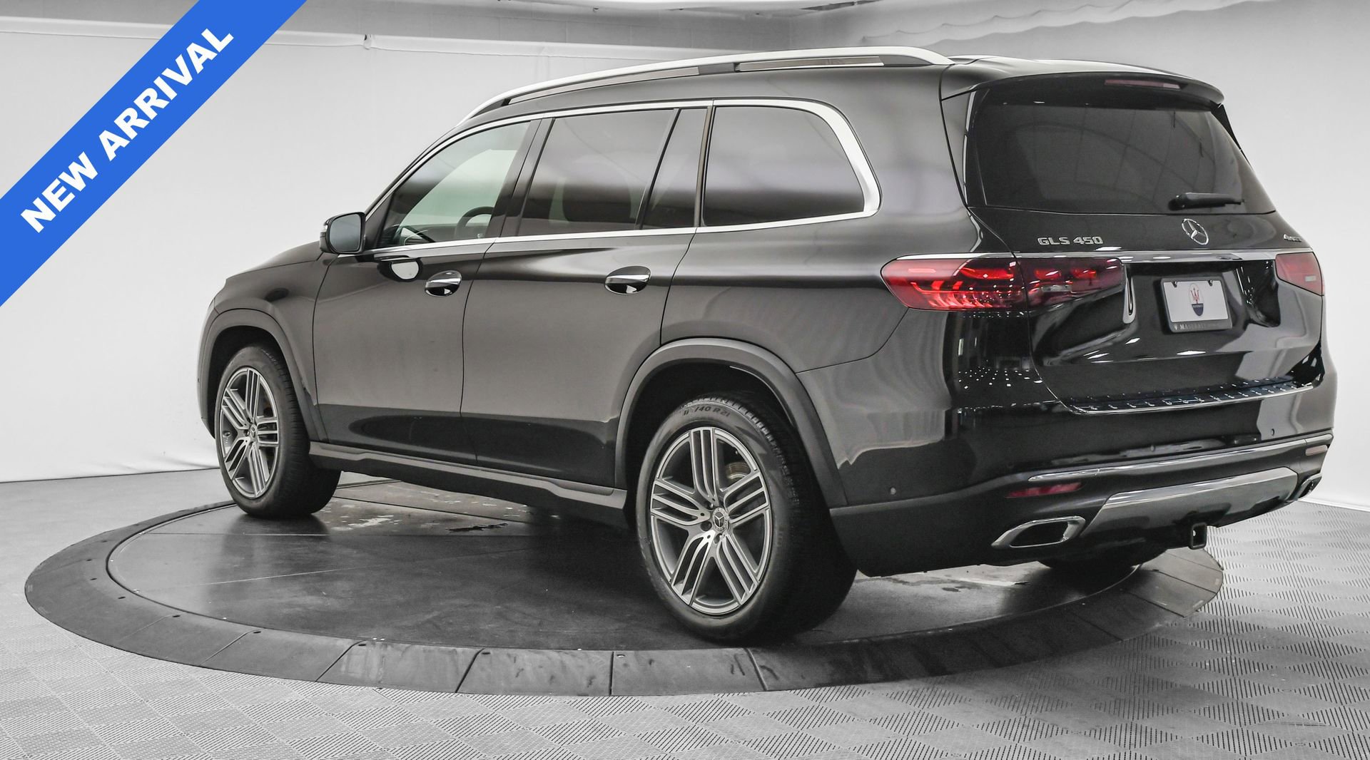 Used 2025 Mercedes-Benz GLS 450 4MATIC image 5