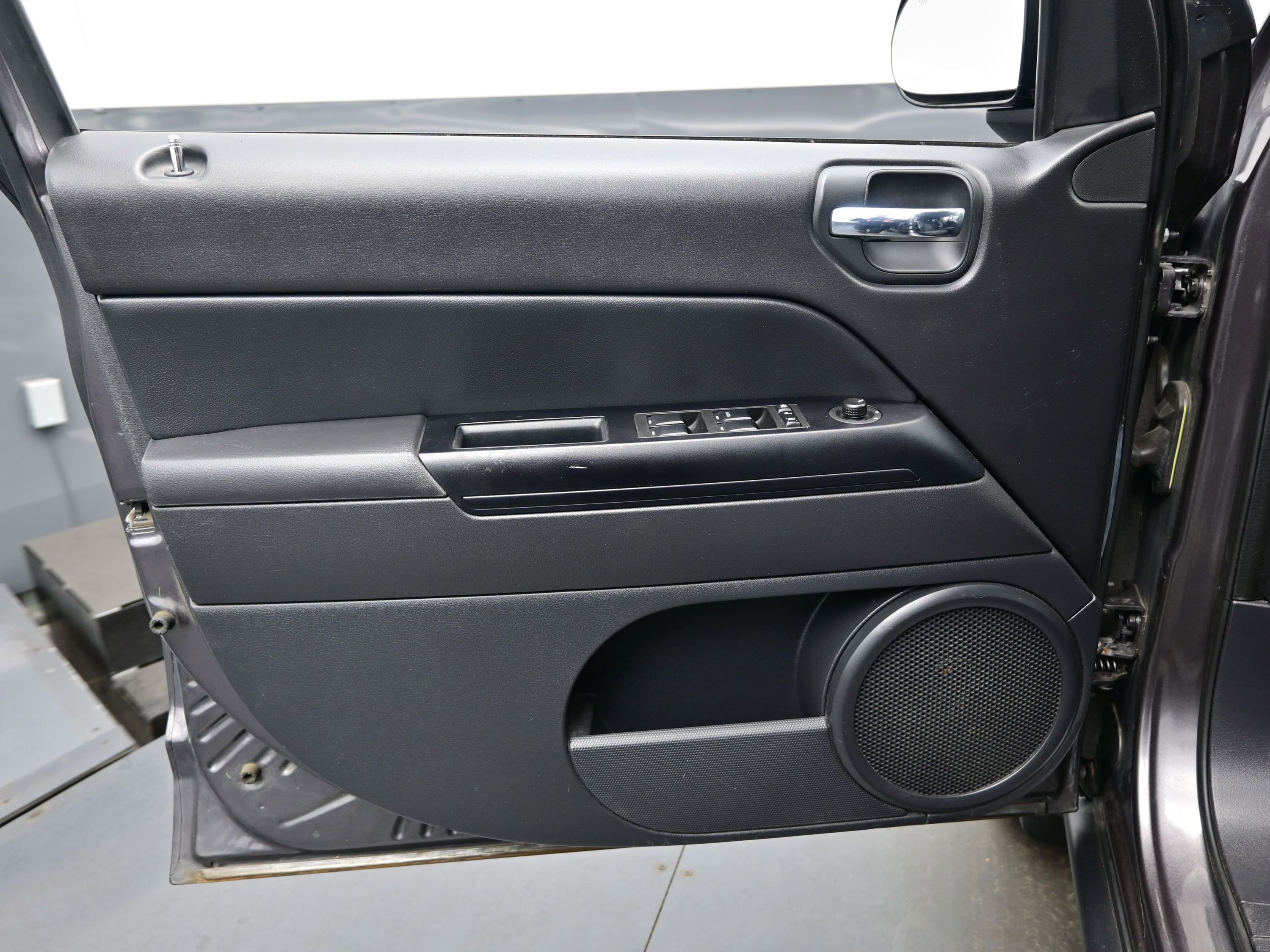 Used 2016 Jeep Compass Sport w/ Power Value Group image 9