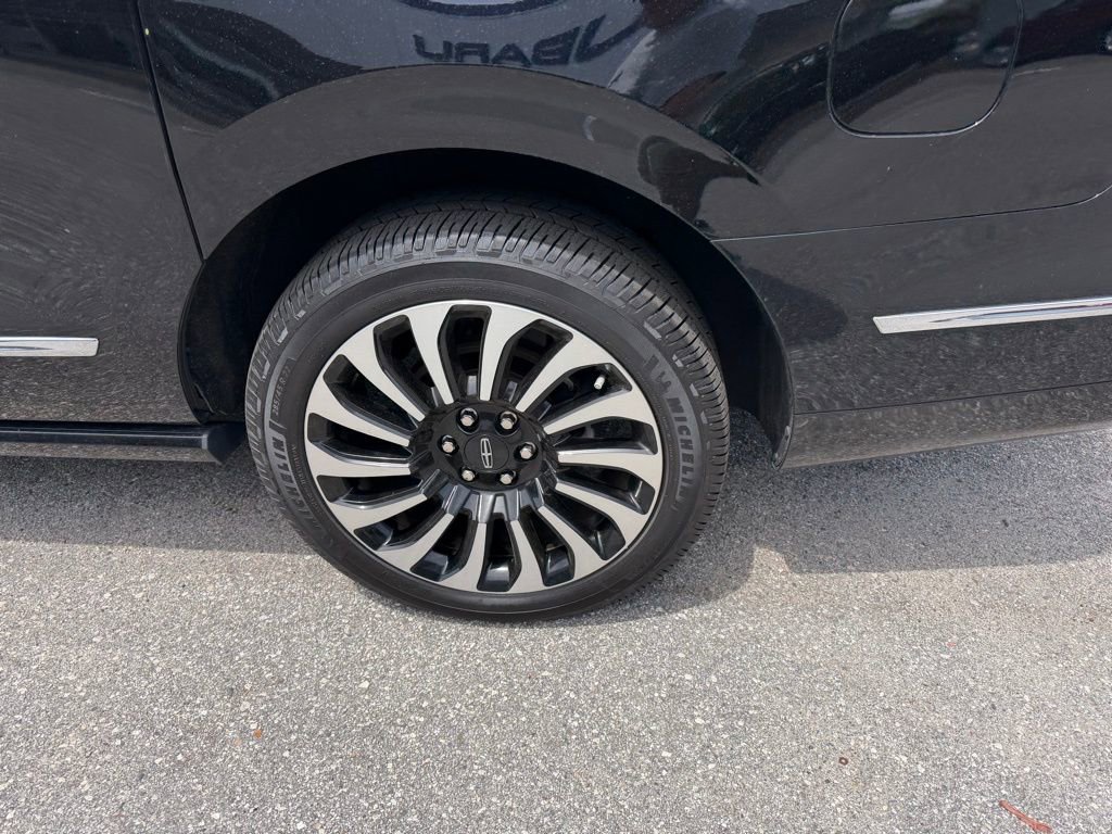 Used 2023 Lincoln Navigator L Black Label AWD/4WD image 9
