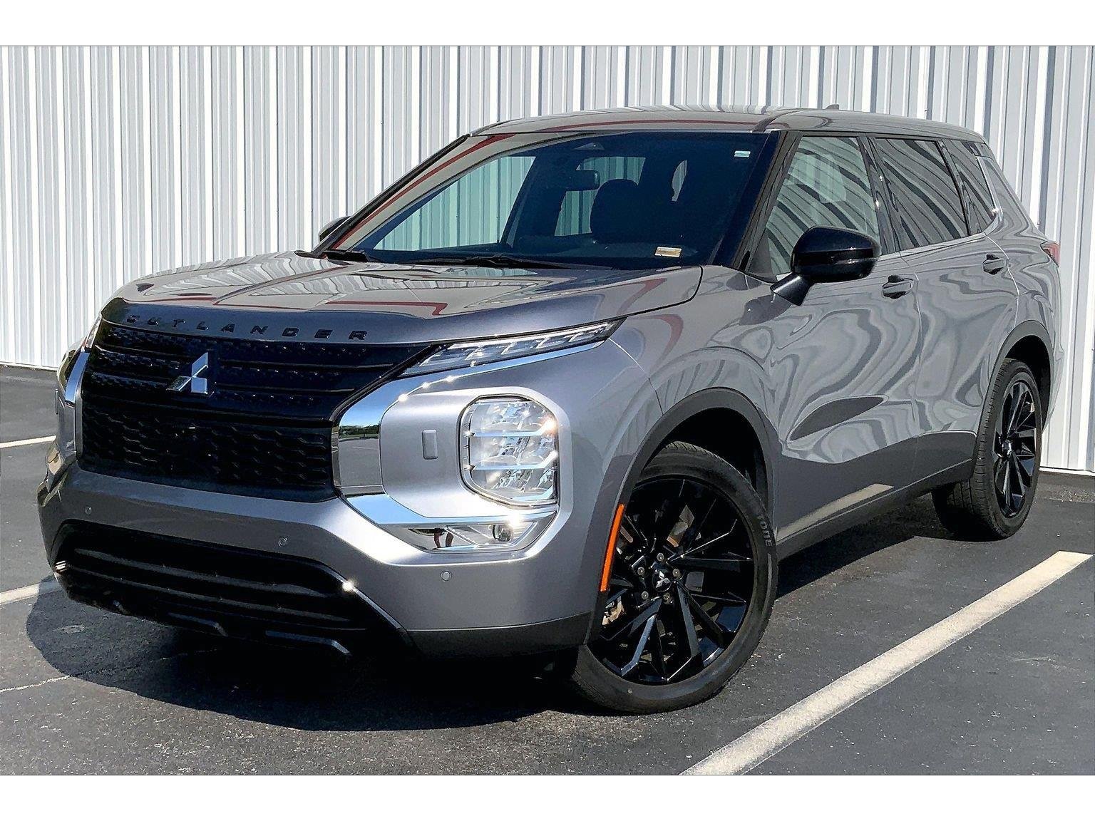 Used 2023 Mitsubishi Outlander SE Black Edition