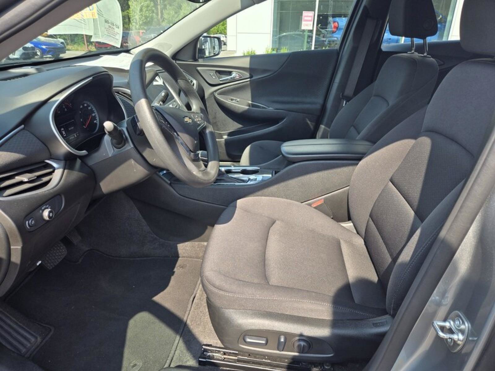 Used 2025 Chevrolet Malibu LT FWD image 17