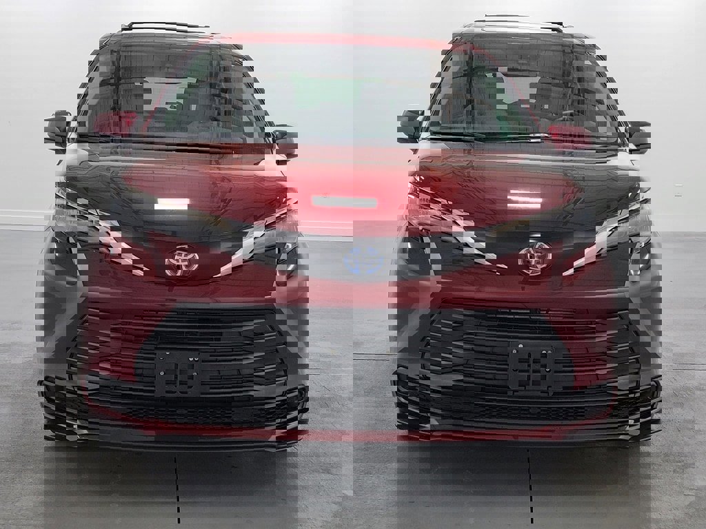Used 2025 Toyota Sienna LE w/ LE Plus Package image 3