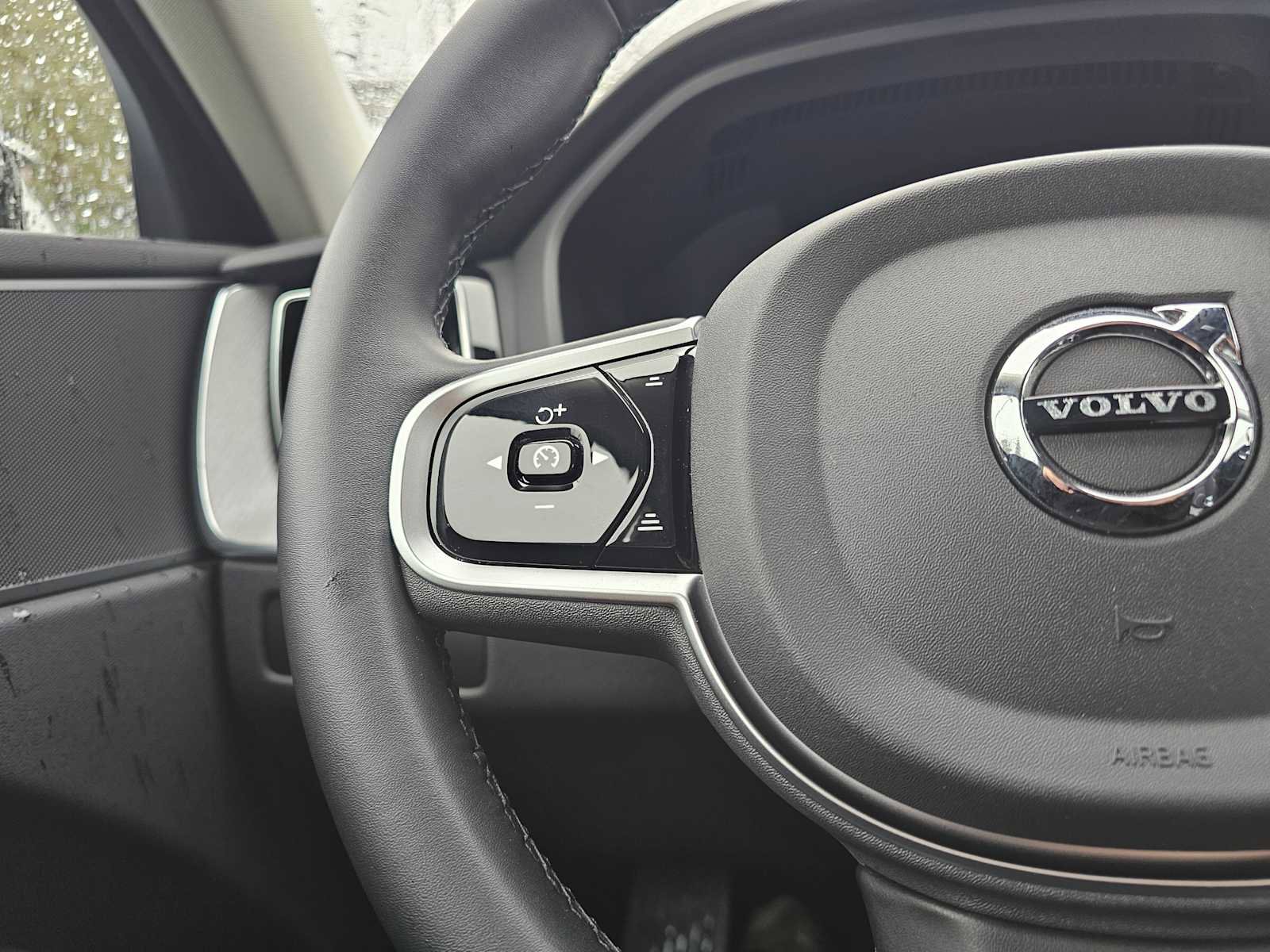 Certified 2025 Volvo XC60 B5 Plus image 32