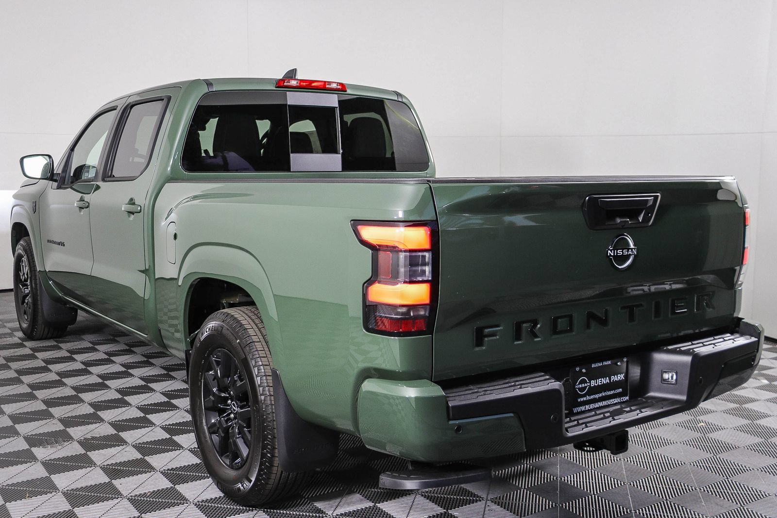 New 2027 Nissan Frontier SV w/ Tow Package RWD image 6