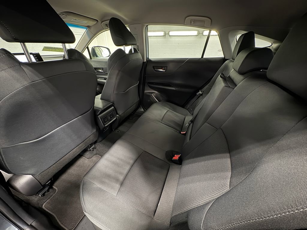 Used 2022 Toyota Venza LE image 27