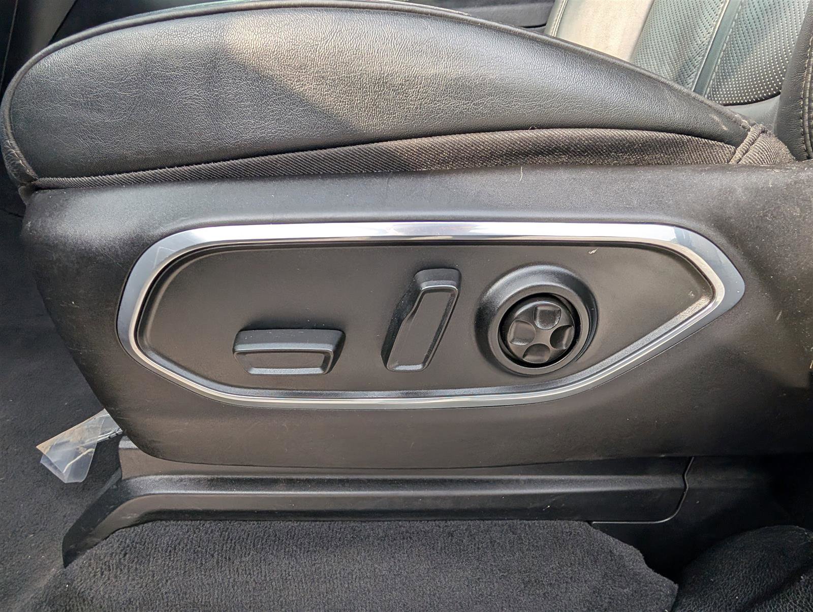 Used 2024 Jeep Wagoneer Series II w/ Flexible Seating Group image 21