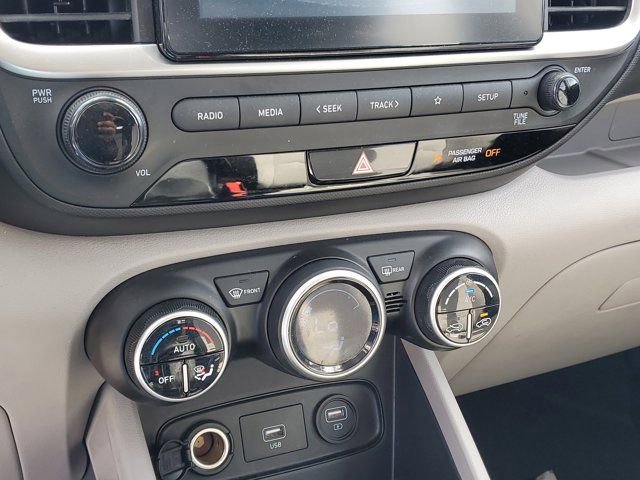 Used 2020 Hyundai Venue SEL image 23