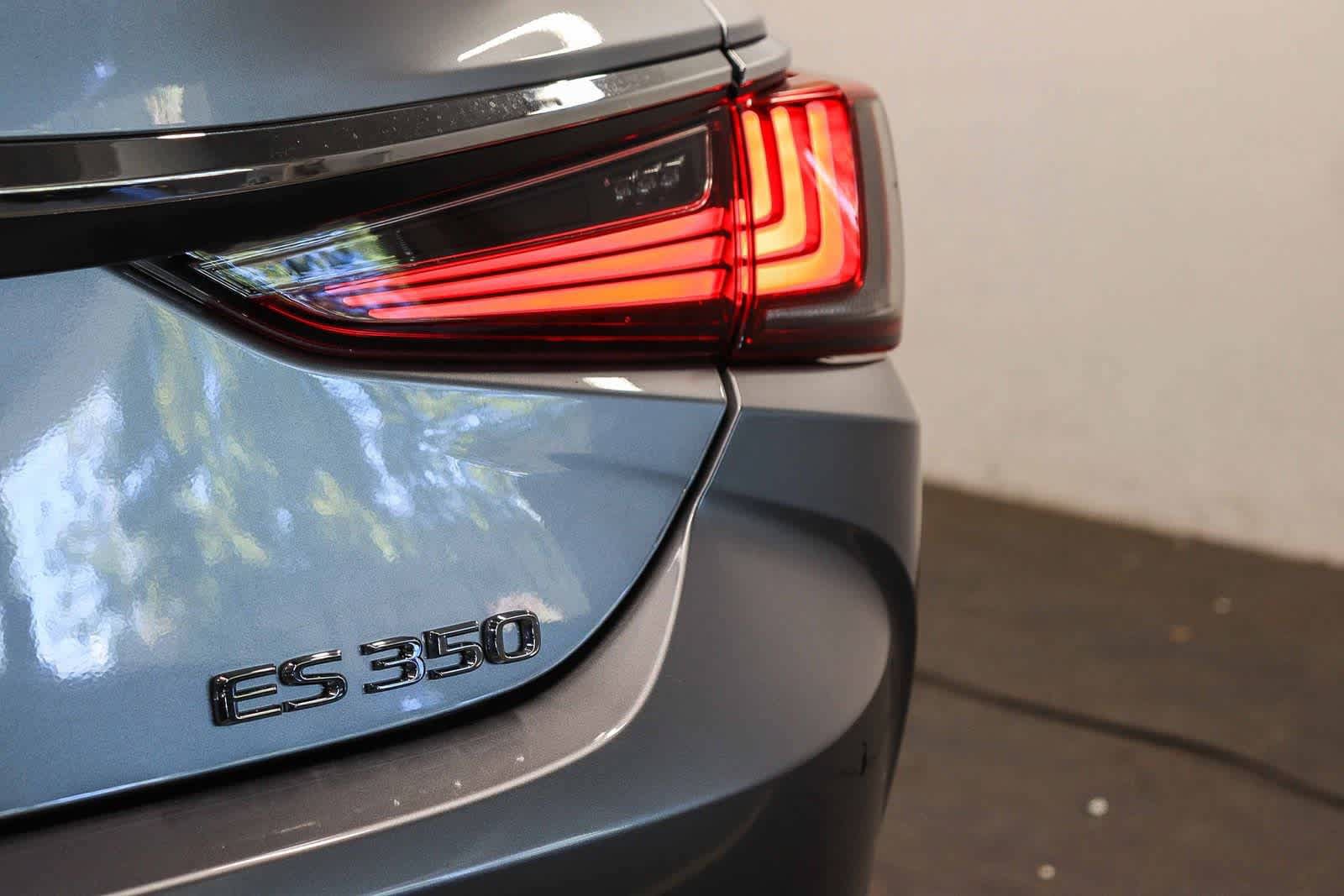 Used 2024 Lexus ES 350 w/ Premium Package FWD image 11